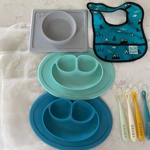 EZPZ feeding lot with spoons and bib